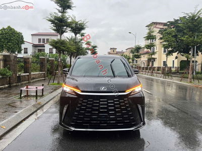 Xe Lexus LM 500h 2025