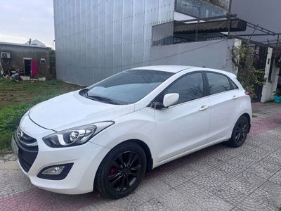Hyundai I30 2013 Trắng 5 chỗ