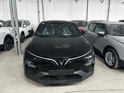 VF6 plus đen tiêu chuẩn 2 sẵn xe - giao ngay