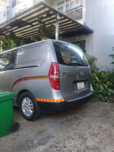 Hyundai Starex 2017 Bạc