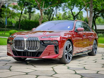 Xe BMW 7 Series 735i 2025