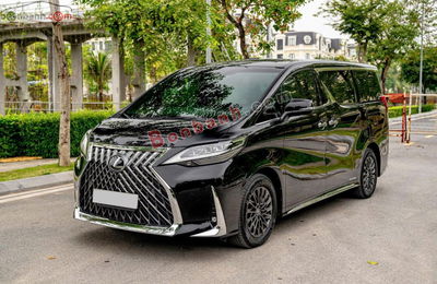 Xe Lexus LM 300h Royal Lounge 2020