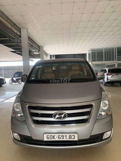 HUYNDAI STAREX 9 CHỖ MÁY DẦU SỐ SÀN SX CUỐI 2017