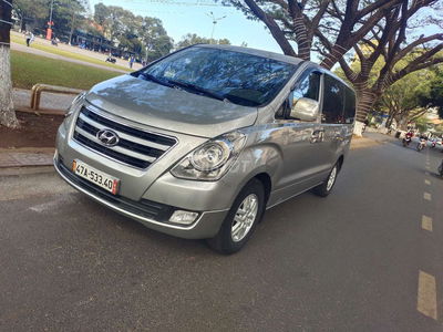 Hyundai Starex 2015 9 chỗ Bạc