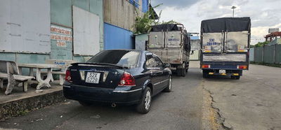 Ford Laser Xanh đậm