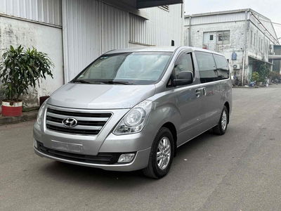 Hyundai Starex 2017 Bạc