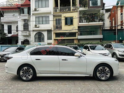 Xe BMW 7 Series 740i Pure Excellence 2024
