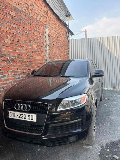 Audi Q7 SUV Đen 7 chỗ