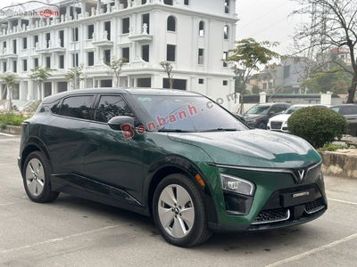 Xe VinFast VF7 Eco 2025