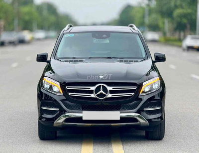GLE400 4Matic đen/kem 2016