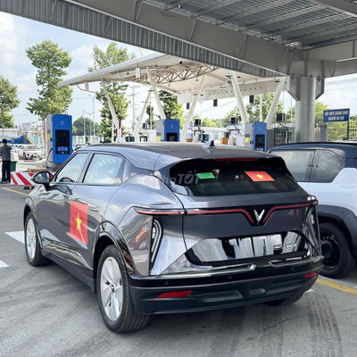 Xe điện VinFast VF 7 eco Xám