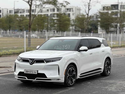 VF9 Plus 2023 Mua Pin CATL đi 600k/sạc 16.000km