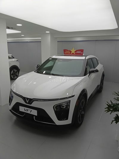 VinFast VF7 Plus