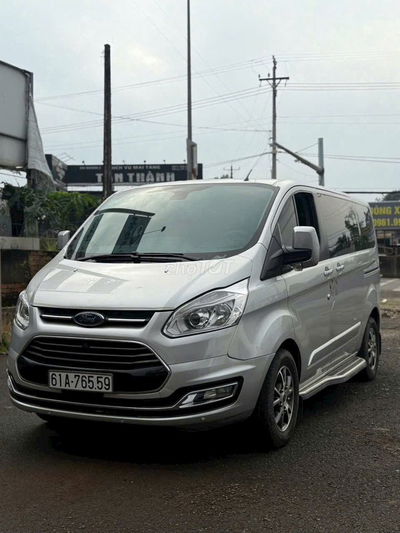 Ford Tourneo Titanium Bạc