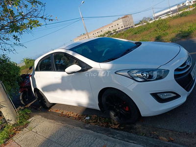 Hyundai i30 Trắng 5 chỗ