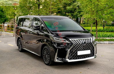 Xe Lexus LM 300h Royal Lounge 2020