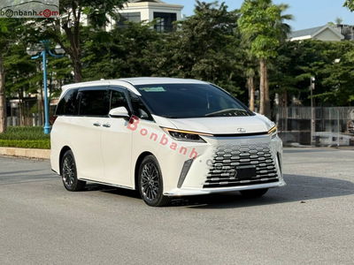 Xe Lexus LM 500h 2024