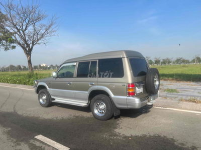 Mitsubishi Pajero Vàng cát