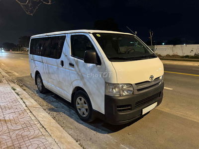 Toyota Hiace 2010 Nóc Thấp 5chỗ Trắng 850kg