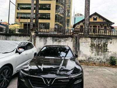 VinFast Lux A2.0 Đen 5 chỗ
