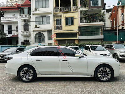 Xe BMW 7 Series 740i Pure Excellence 2024