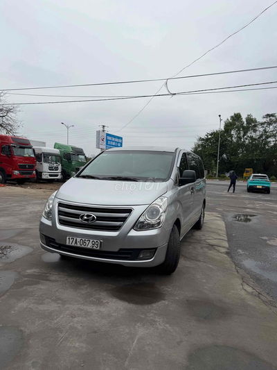 Hyundai Starex 2016, 9 chỗ máy dầu không niên hạn