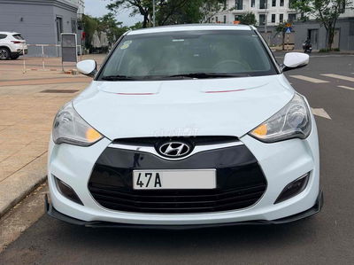 Hyundai Veloster Trắng