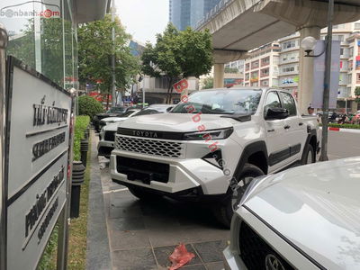 Xe Toyota Hilux Trailhunter 2.8L 4x4 AT 2026