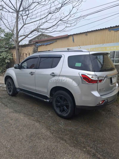 Isuzu MUX 2016 Bạc