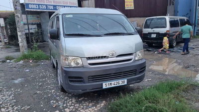 Ô tô tải van Toyota Hiace 6 chỗ 2006 máy xăng