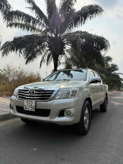 Toyota Hilux 2012 2.5E 4x2 MT - 250000 km