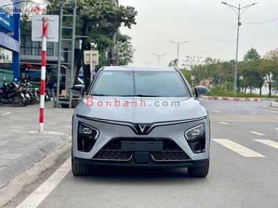 Xe VinFast VF7 Eco 2025