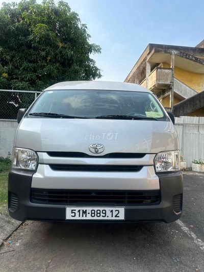 Toyota Hiace 2015 16 chỗ Bạc