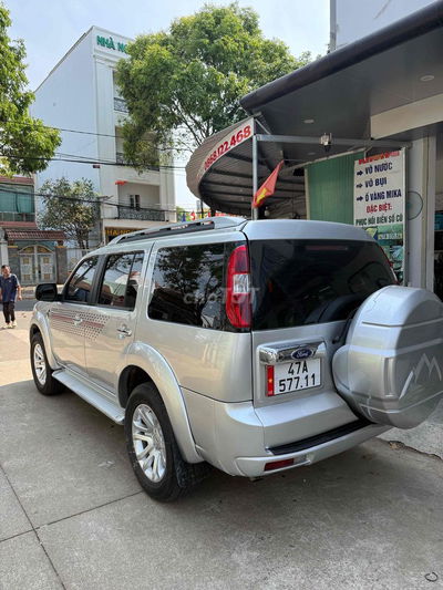 Ford Everest 2015 2.5L 4x2 MT - 100000 km