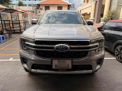 Ford Everest 2023 Xám 3000 km