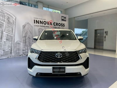 Xe Toyota Innova Cross 2.0V CVT 2026