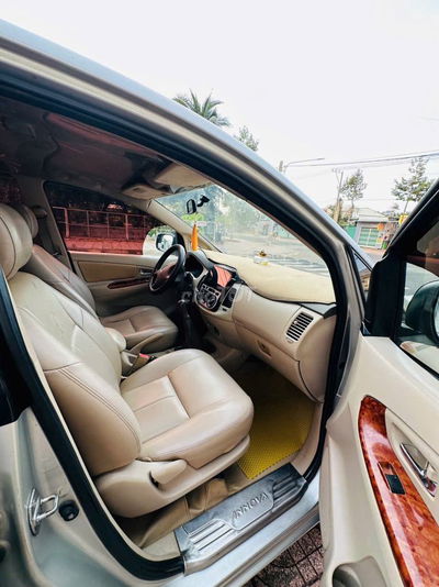 Toyota Innova G Vàng cát