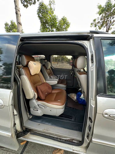 Kia Carnival màu Bạc