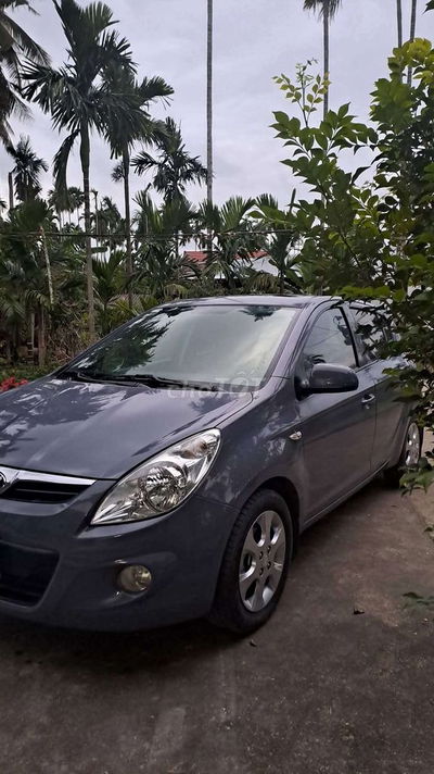 Hyundai i20 Tự động Xám