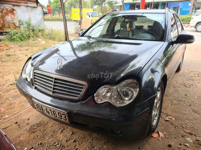 Mercedes-Benz C-Class màu Đen
