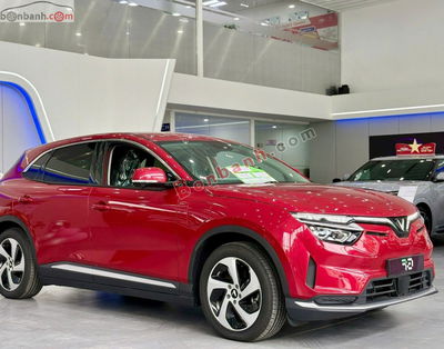 Xe VinFast VF8 S 2024