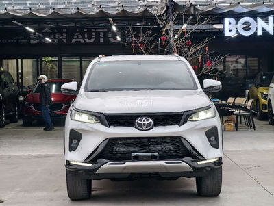 Toyota Fortuner 2022 Legender Trắng