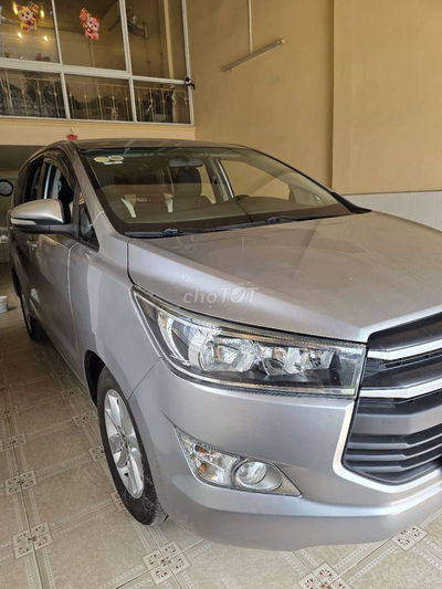 Toyota Innova 2017 2.0E Bạc