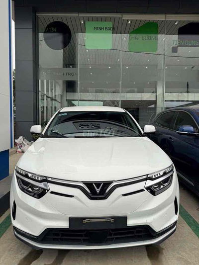 Xe điện VinFast VF8 2024 Trắng 8km