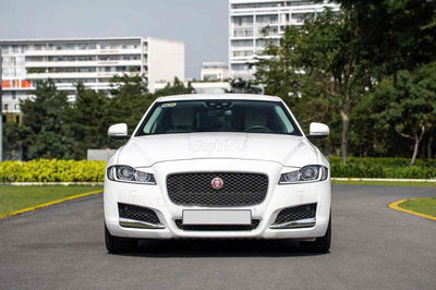 Jaguar XF Pure 2017 Trắng - 40.000 km