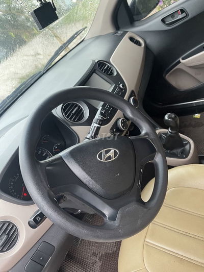 Hyundai i10 2018 Sedan Bạc