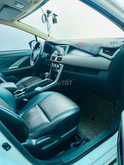 Mitsubishi Xpander Cross Trắng