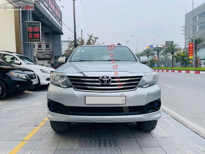 Xe Toyota Fortuner 2.7V 4X2 AT 2016