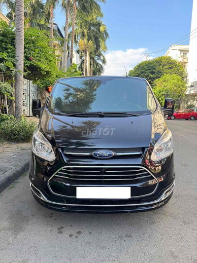 Ford Tourneo Titanium 2019 bao đẹp full ls hãng