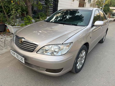 Toyota Camry 3.0V Vàng cát